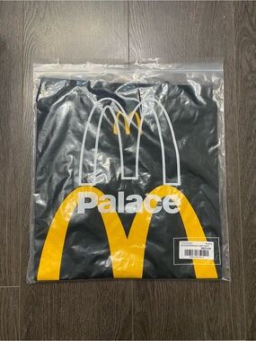 Palace McDonald’s tshirt Men’s medium